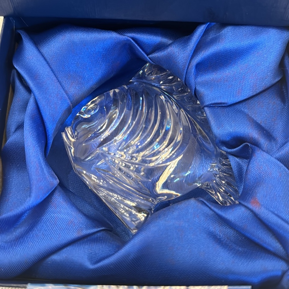 Waterford Crystal Fish in Box - Picture 2 of 3
